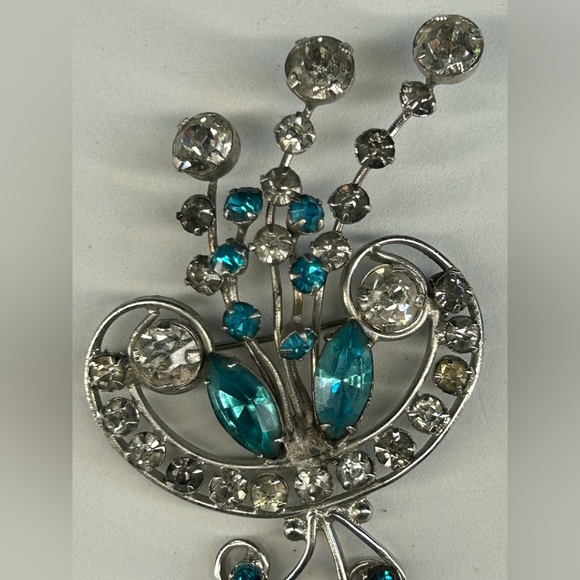 Jewelry - 017. Vintage Silver-Tone Teal and Clear Crystal Floral Brooch Spray